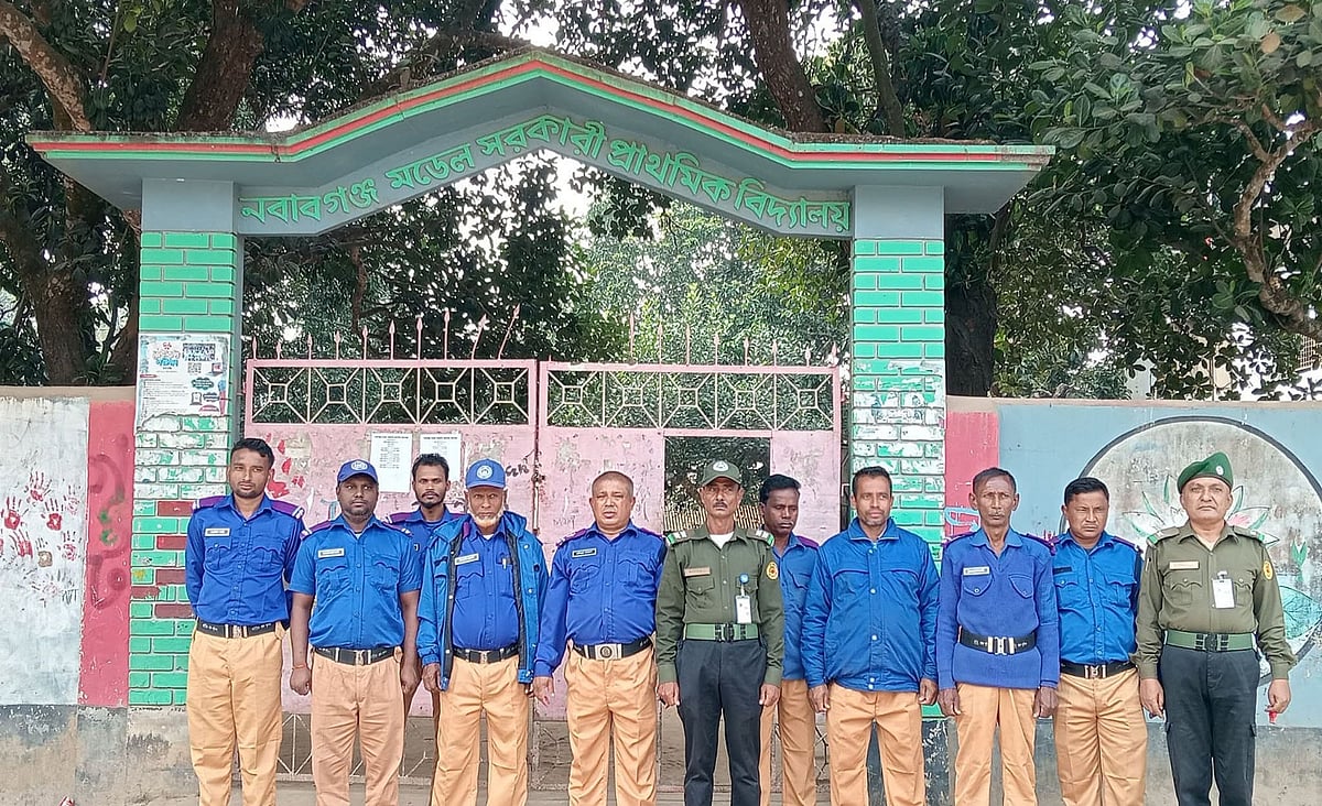 কোনো স্কুলে তালা ভেঙে, কোথাও পুলিশ পাহারায় পরীক্ষা