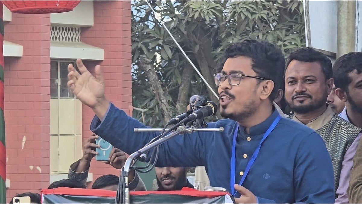 জামায়াত প্রার্থীর সমাবেশে সাদিক কায়েম গাইলেন, ‘আগে কী সুন্দর দিন কাটাইতাম’