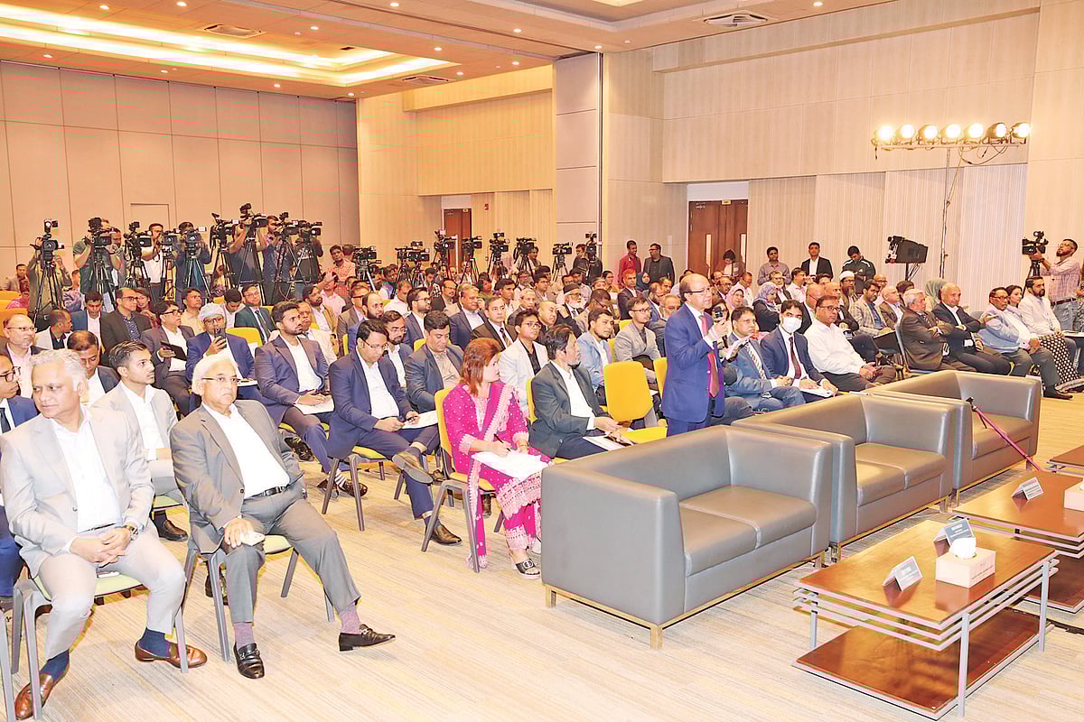 সুদ কমানো ও ‘কর–সন্ত্রাস’ বন্ধের দাবি