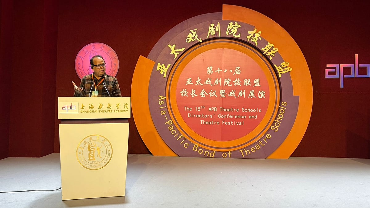 সাংহাই থিয়েটার উৎসবে মূল বক্তা ইসরাফিল শাহীন