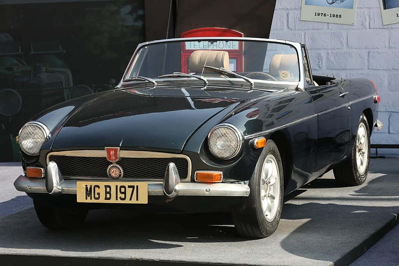 যুক্তরাজ্যের গাড়ির ব্র্যান্ড মরিস গ্যারেজের ১৯৭১ সালে তৈরি বি সিরিজের পুরোনো মডেলের গাড়ি প্রদর্শিত হয়। 