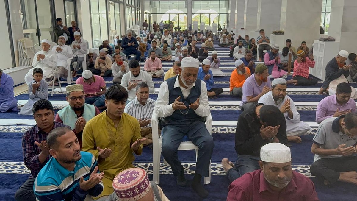 খালেদা জিয়ার সুস্থতা কামনায় ঢাকাস্থ বগুড়াবাসীর দোয়া মাহফিল