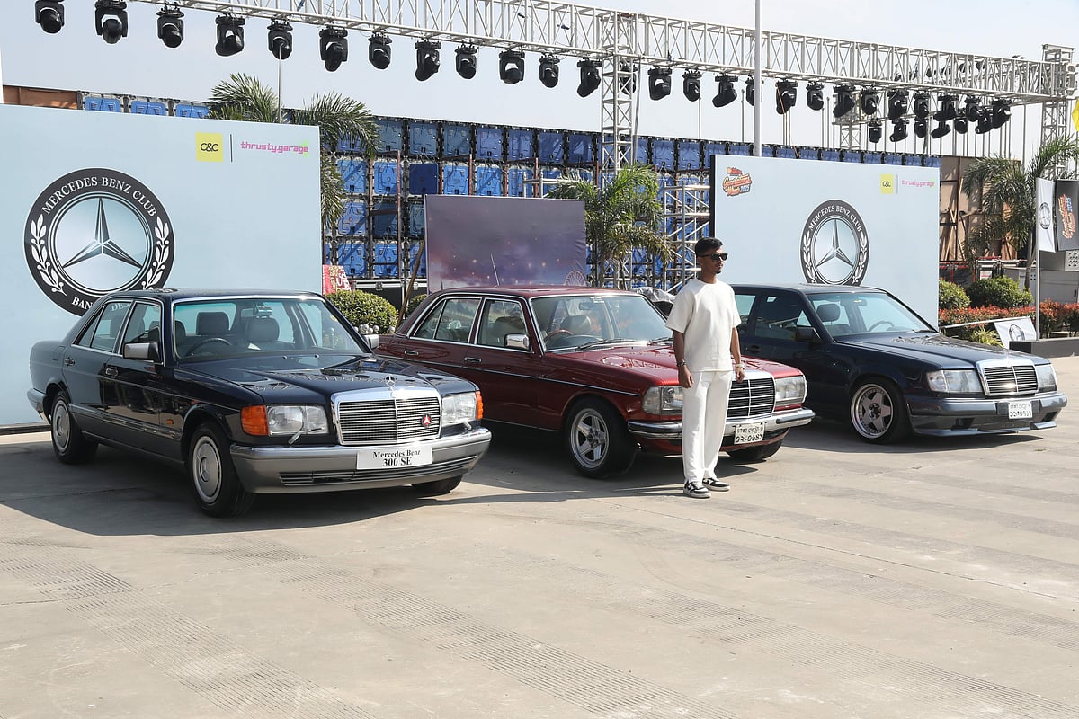 পূর্বাচলে গাড়ির প্রদর্শনী