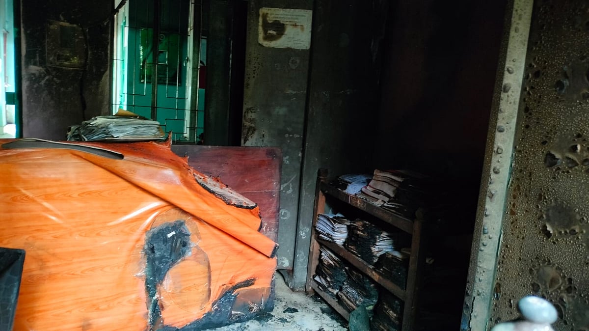 মাগুরায় এক ঘণ্টার ব্যবধানে ভূমি ও রেজিস্ট্রি অফিসে আগুন