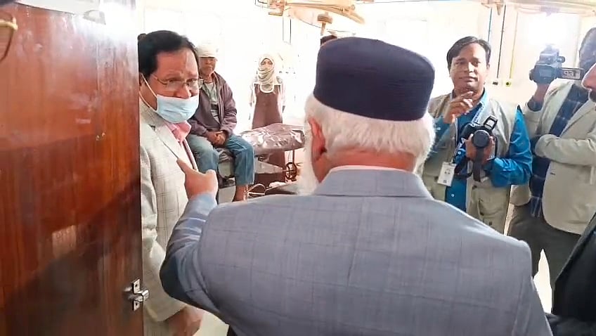 স্বাস্থ্যের ডিজির সঙ্গে তর্কে জড়ালেন চিকিৎসক, বললেন ‘আমাকে সাসপেন্ড করেন, নো প্রবলেম’