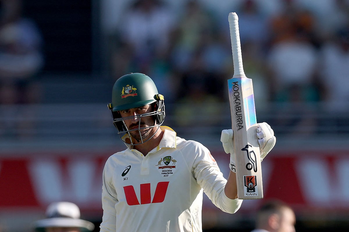 স্টার্কের জবাব নেই ইংল্যান্ডের, অস্ট্রেলিয়ার ৫১১, লিড ১৭৭ রানের