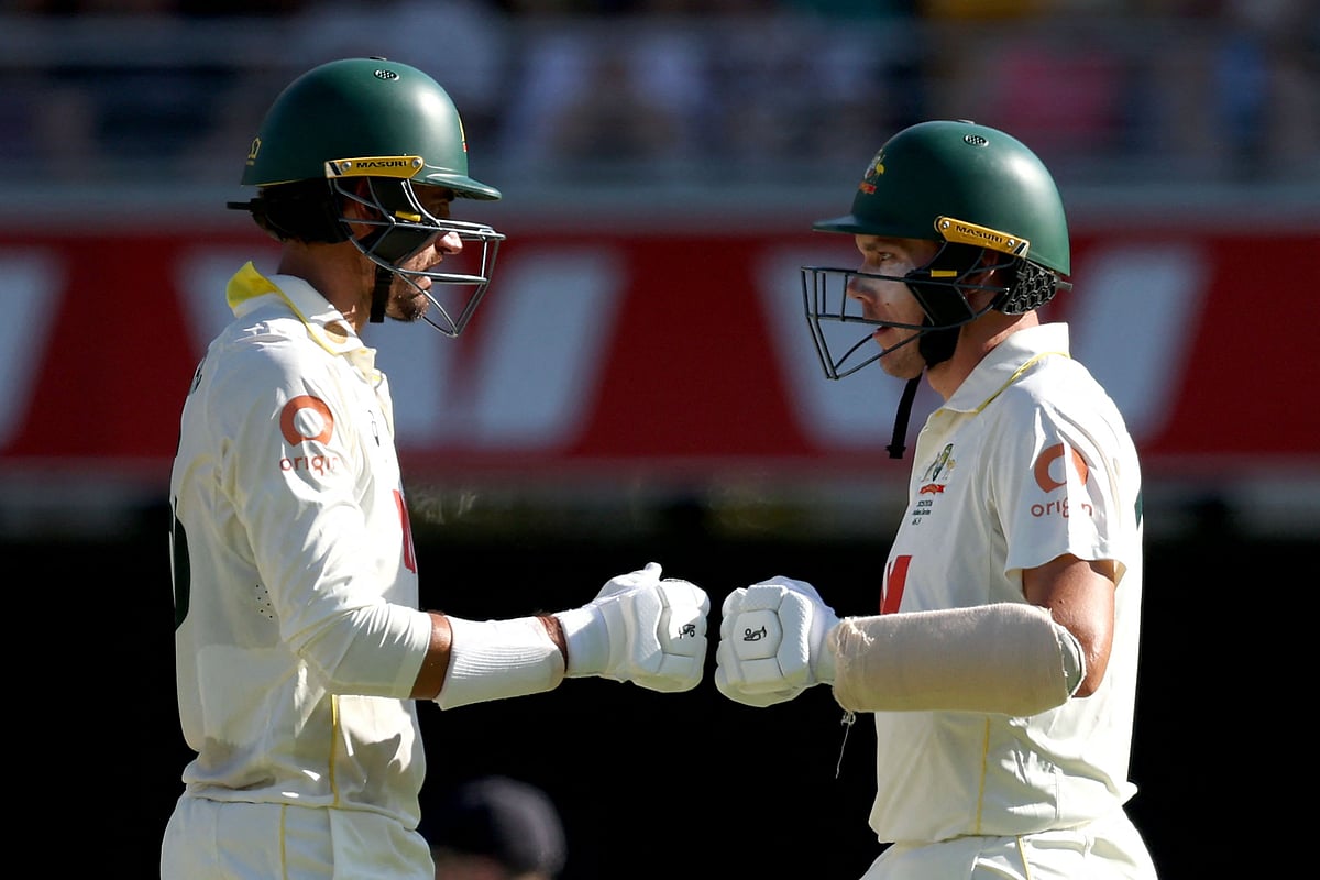 ‘ব্যাটসম্যান’ স্টার্কে ভোগান্তি ইংল্যান্ডের