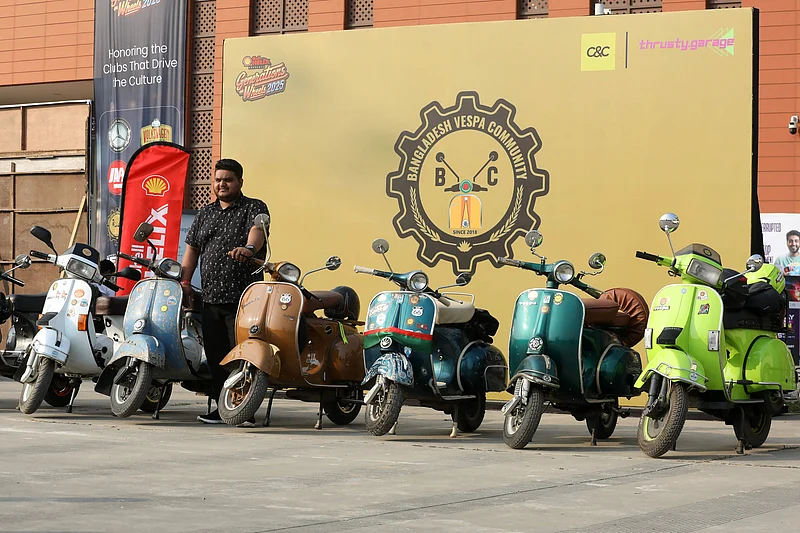 ভেসপা বাংলাদেশ কমিউনিটি প্রদর্শনীতে আছে ষাটের দশকের ভেসপা। 