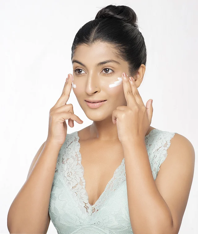 ময়েশ্চার স্যান্ডউইচের সবচেয়ে গুরুত্বপূর্ণ ধাপ ময়েশ্চারাইজার বা হাইড্রেটর