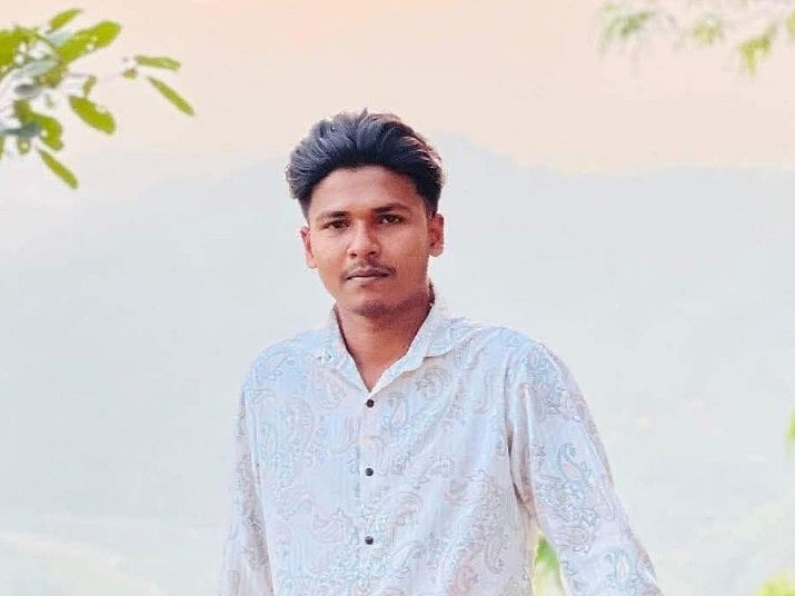 মোটরসাইকেল নিয়ন্ত্রণ হারিয়ে ধাক্কা খেল গাছে, তরুণ নিহত