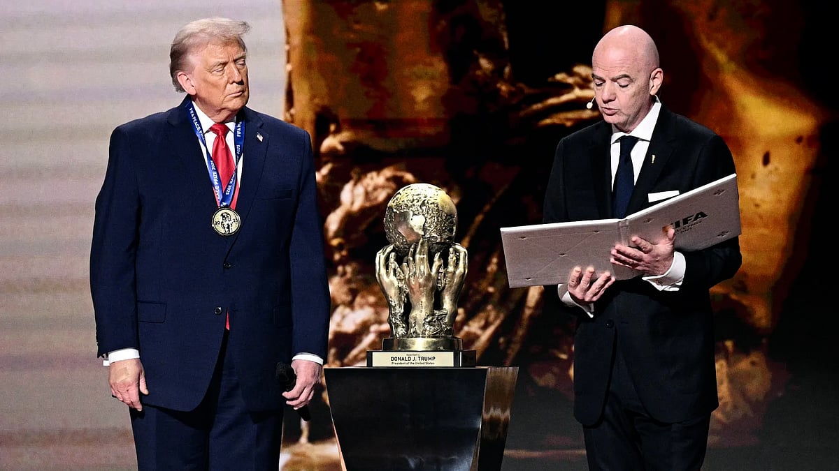 বিশ্বশান্তিতে ভূমিকার জন্য ফিফা শান্তি পুরস্কার পেলেন ট্রাম্প