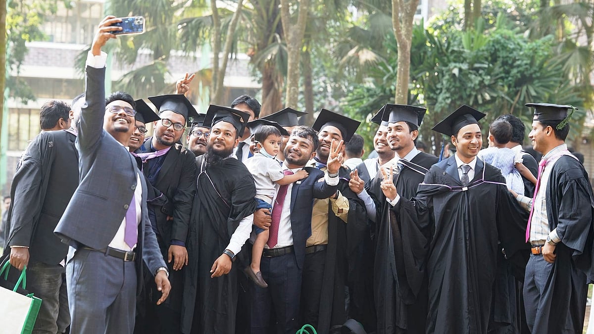 যুক্তরাষ্ট্র থেকে সৈয়দপুর, তারপর বিমানবন্দর থেকেই সোজা সমাবর্তনে