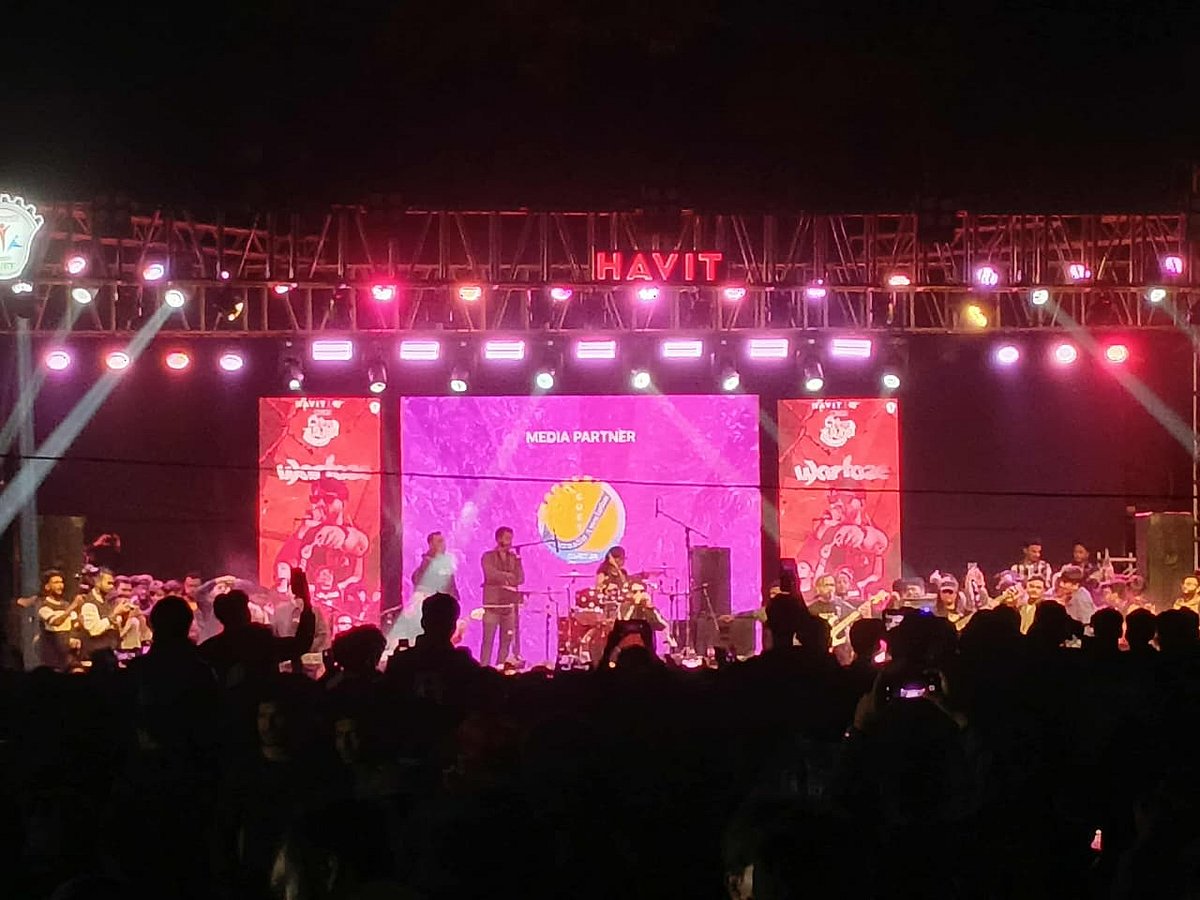 আড্ডা আর গানে চুয়েটে ‘জয়ধ্বনির’ উৎসবমুখর আয়োজন