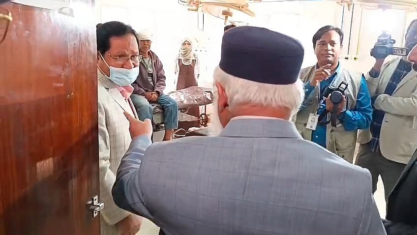 স্বাস্থ্যের ডিজির সঙ্গে তর্কে জড়ানো চিকিৎসককে শোকজ