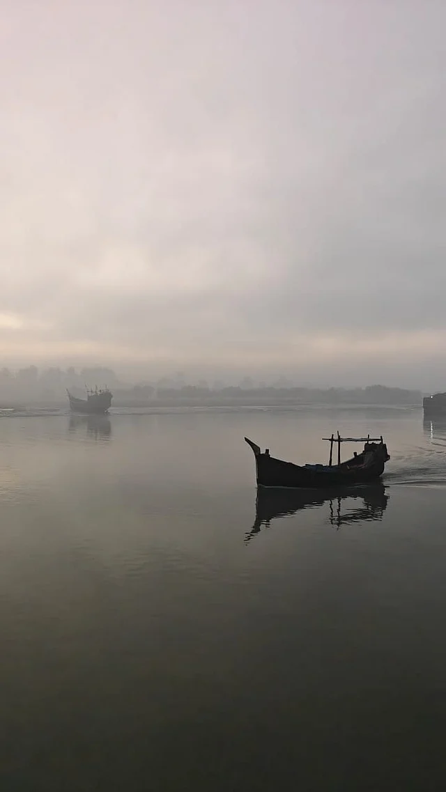 সেন্ট মার্টিনের উদ্দেশ্যে জাহাজ যাত্রা শুরু করলে ভোরবেলা সেখান থেকে দেখা যায় এমন চোখজুড়ানো দৃশ্য