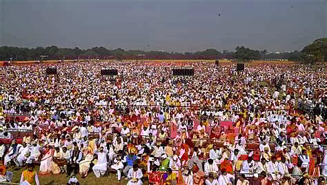 কলকাতার ব্রিগেড প্যারেড গ্রাউন্ডে পাঁচ লাখ কণ্ঠে গীতাপাঠ