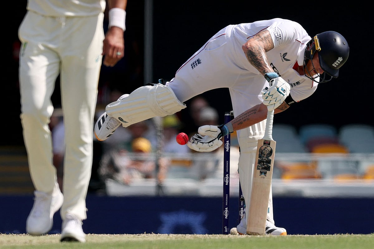 বাজবল ভুলে পুরোনো দিনের টেস্ট খেলতে বাধ্য হলো ইংল্যান্ড