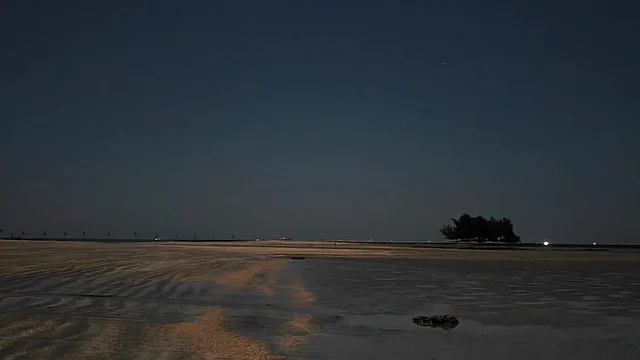 ভরা পূর্ণিমায় রুপালি দ্বীপের রূপ ভাষায় প্রকাশ করার নয়