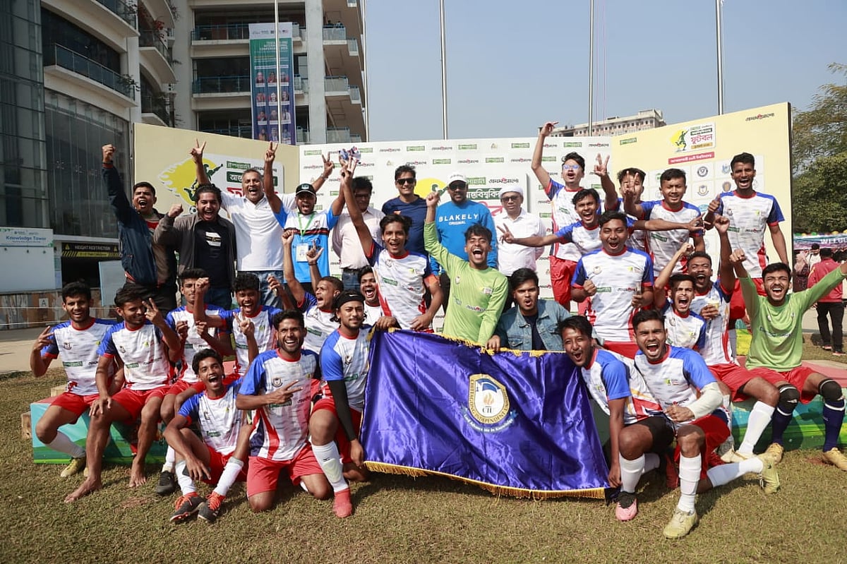 গ্লাভস হাতে নিয়েও পারলেন না কিরণ, সেমিফাইনালে চিটাগং ইনডিপেনডেন্ট