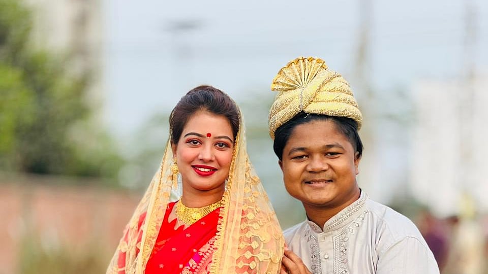 সহশিল্পী নুসরাত সুলতানার সঙ্গে শরীফুল ইসলাম। ছবি: শরীফুলের সৌজন্যে