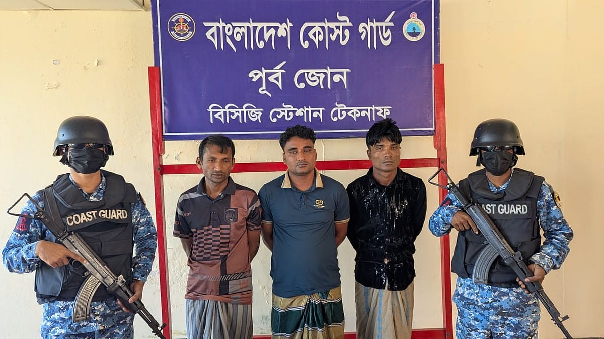 টেকনাফে পাচারকারীর আস্তানা থেকে ৭ নারী-পুরুষ উদ্ধার, আটক ৩