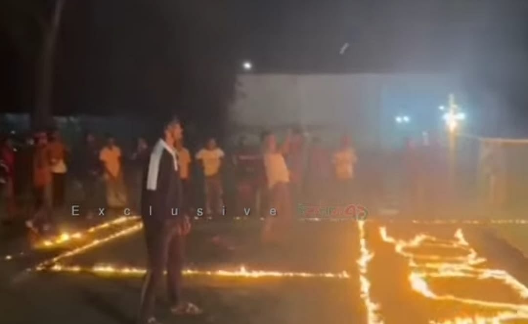 মাঠে আগুন জ্বালিয়ে ‘ইয়াবা ব্যবসায়ীর’ জন্মদিন উদ্‌যাপন, পুড়ল নিজের মোটরসাইকেল