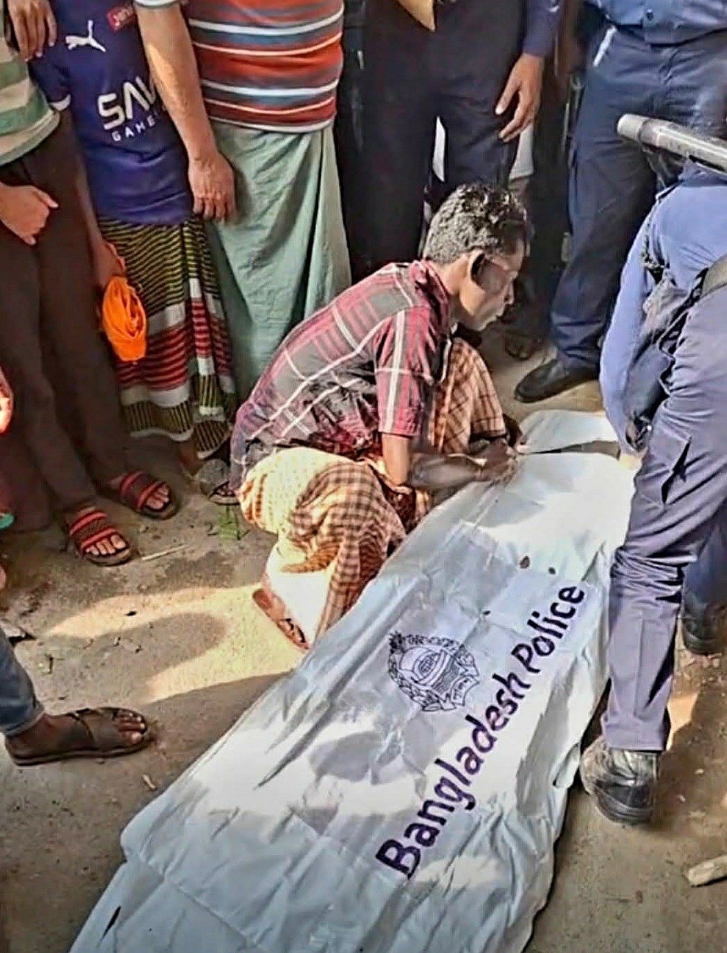 মাইকে ঘোষণা দিয়ে গণপিটুনি, এক যুবক নিহত