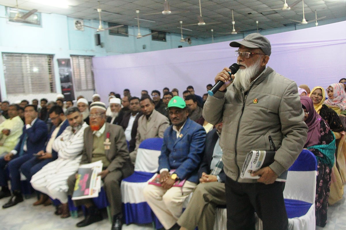 সত্য পরিবেশনায় আপসহীন থাকুক প্রথম আলো