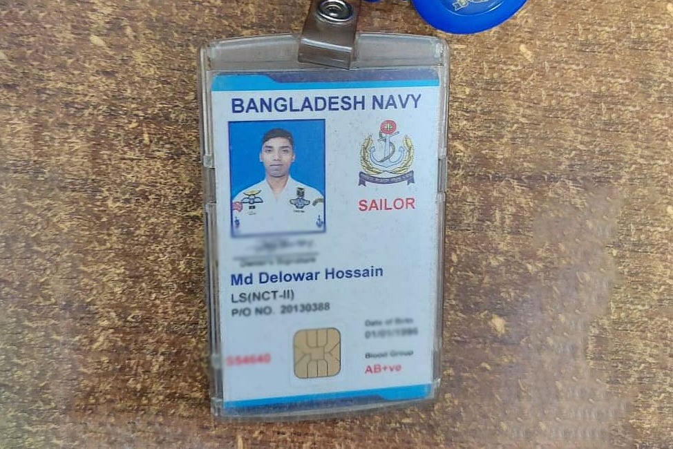 চট্টগ্রামে সড়ক থেকে নৌবাহিনী সদস্যের লাশ উদ্ধার