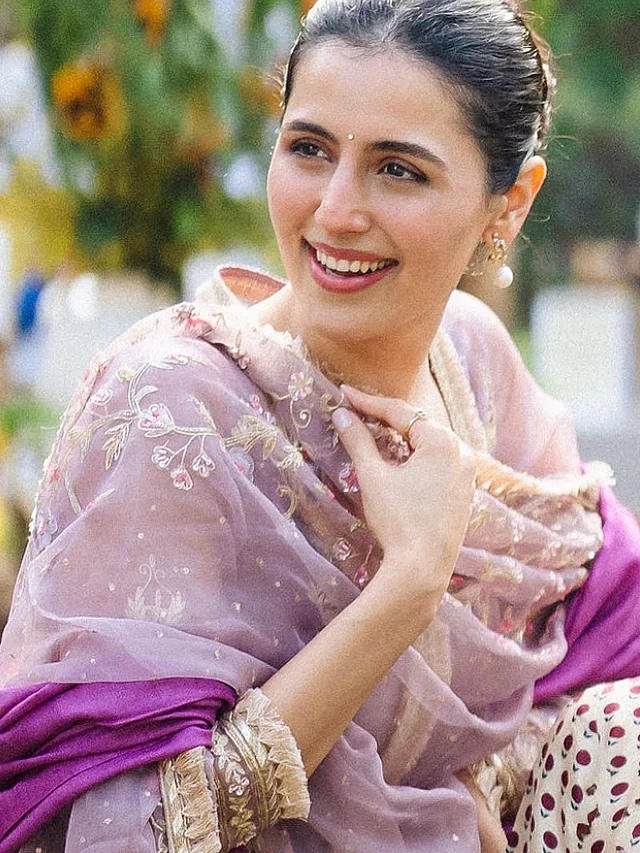 সালওয়ার কামিজ আর ছোট্ট টিপের দেশি লুকে মায়া ছড়াচ্ছেন এই নতুন নায়িকা