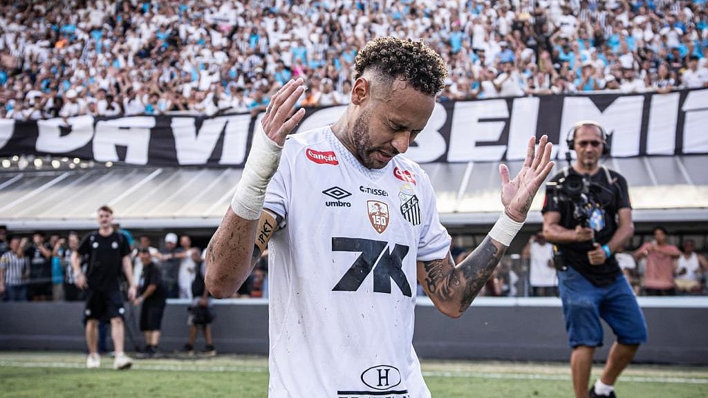 সান্তোসের অবনমন ঠেকিয়ে চিকিৎসকের ছুরির নিচে যাচ্ছেন নেইমার