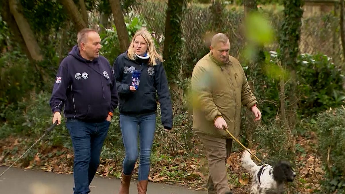 একাকিত্ব ঘোচাতে যে শহরে পাশে থাকে স্বেচ্ছাসেবক আর কুকুর