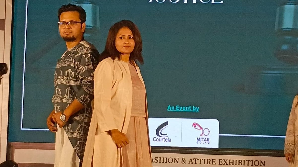 বাংলাদেশ সুপ্রিম কোর্ট বার অডিটরিয়ামে হয়ে গেল অন্য রকম ফ্যাশন শো ‘ফ্যাশন মিটস জাস্টিস’ছবি: প্রথম আলো