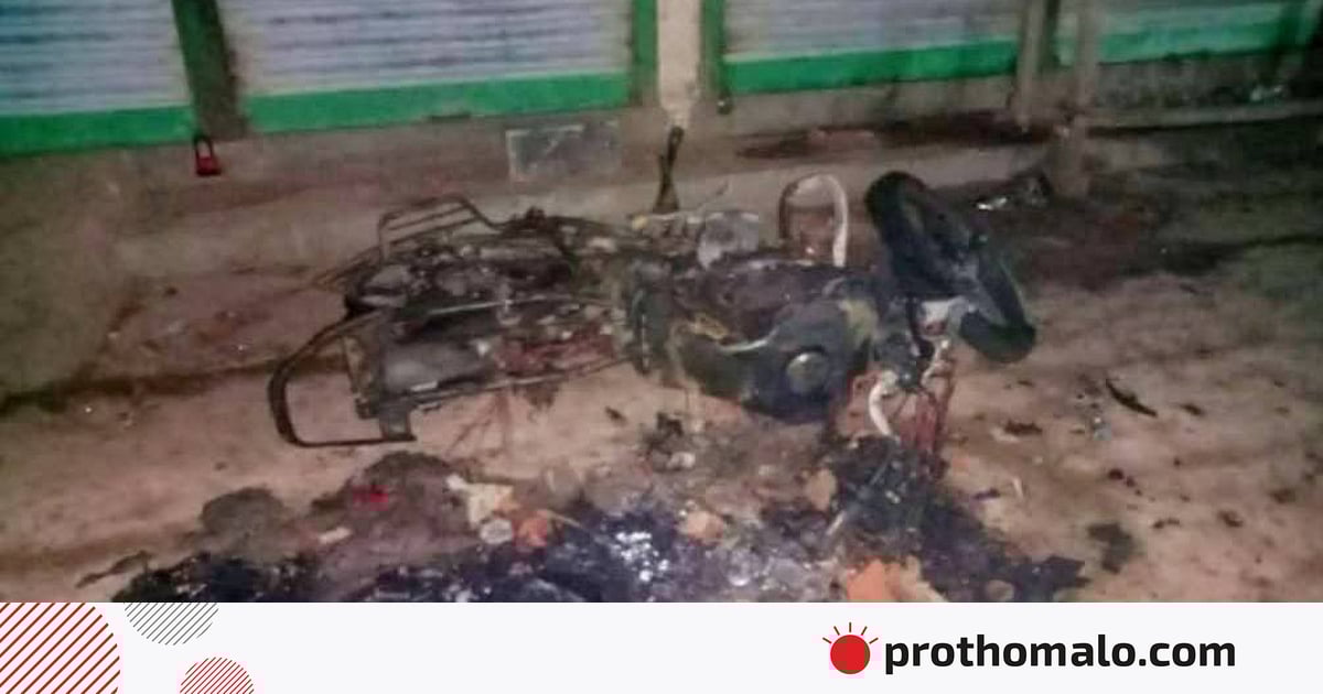 নোয়াখালীতে দুই গ্রামের তরুণদের মধ্যে সংঘর্ষ, দোকান ভাঙচুর ও অগ্নিসংযোগ নোয়াখালীতে দুই গ্রামের তরুণদের মধ্যে সংঘর্ষ, দোকান ভাঙচুর ও অগ্নিসংযোগ