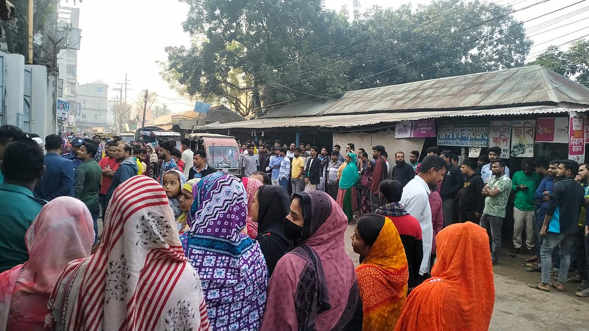 গাজীপুরে কারখানা বন্ধের নোটিশে শ্রমিকদের বিক্ষোভ