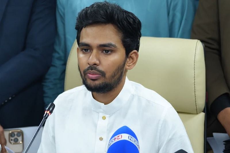 সময় হলে জানানো হবে—পদত্যাগ প্রশ্নে উপদেষ্টা আসিফ