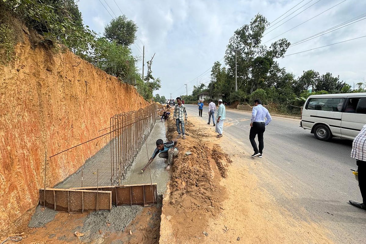 চট্টগ্রামে পাহাড় কাটায় সওজকে ১ কোটি ৩২ লাখ টাকা জরিমানা