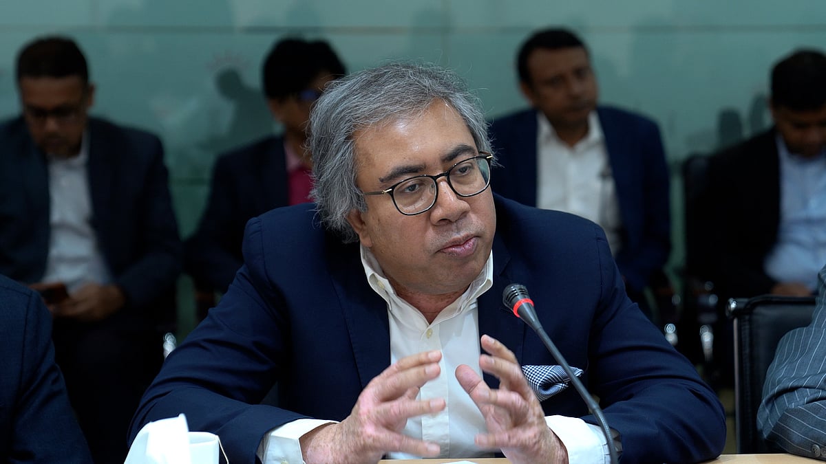 পোশাক ছাড়া আর কোন পণ্য রপ্তানি করতে পারি, তা ভাবতে হবে: মাহবুবুর রহমান