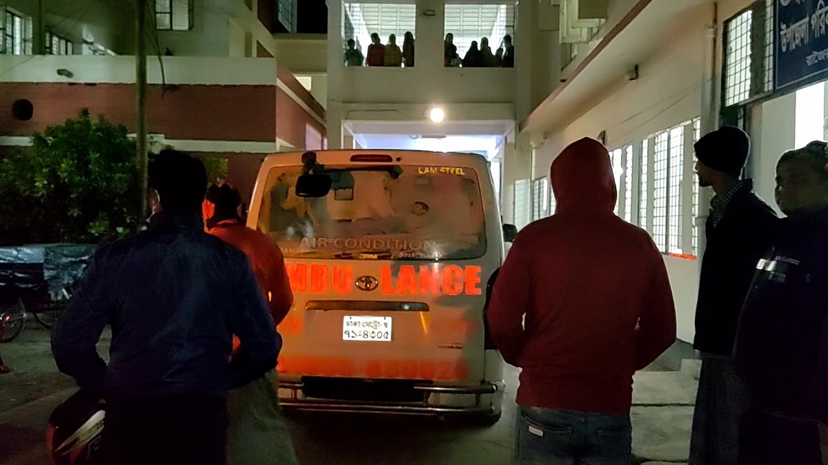 মাদারীপুরে কাভার্ড ভ্যানের ধাক্কায় প্রাণ গেল দুই বন্ধুর