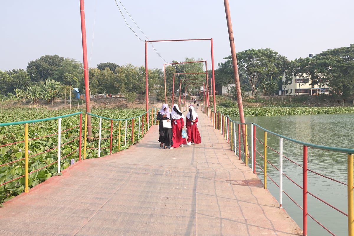 মধুমতী নদীর ওপর ভাসমান সেতু