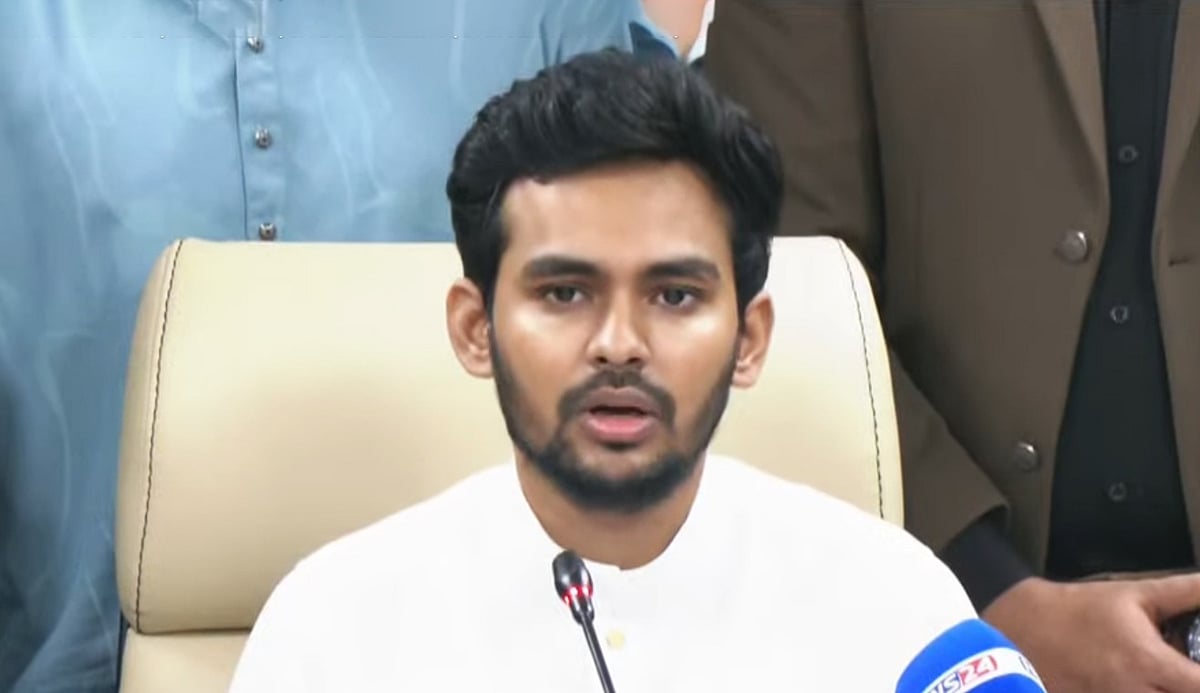 ঢাকা-১০ আসনে স্বতন্ত্র প্রার্থী হিসেবে নির্বাচন করবেন আসিফ মাহমুদ