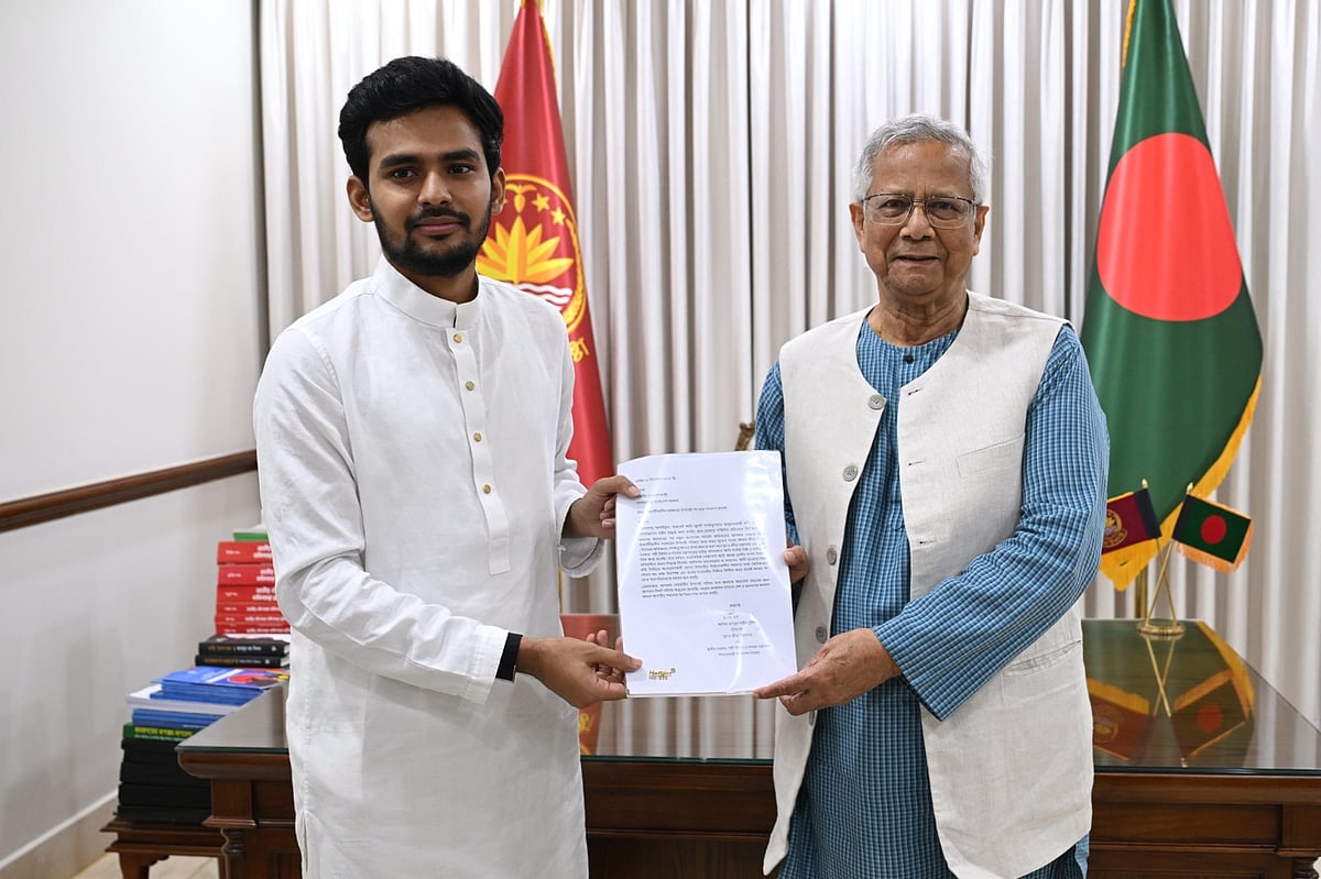 সম্পদের হিসাব বিবরণী জমা দিয়েছেন আসিফ মাহমুদ, ফেরত দিয়েছেন কূটনৈতিক পাসপোর্ট