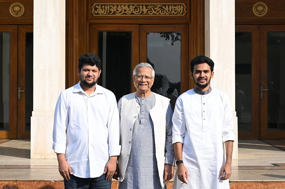 বিদায়ী দুই উপদেষ্টার সম্মানে প্রধান উপদেষ্টার মধ্যাহ্নভোজ