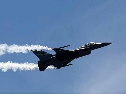 পাকিস্তানের এফ–১৬ যুদ্ধবিমানের জন্য উন্নত প্রযুক্তি দিচ্ছে যুক্তরাষ্ট্র