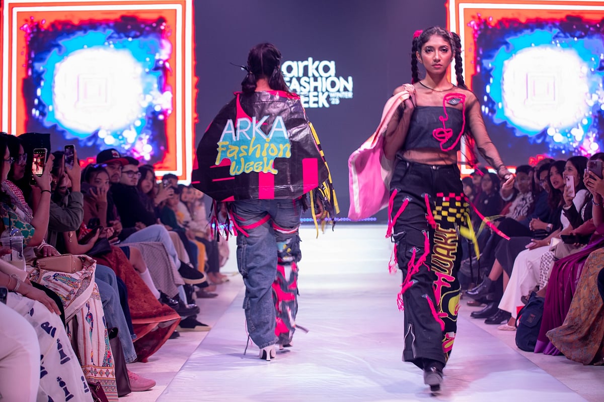 দেখে নিন এবারের আর্কা ফ্যাশন উইকের রানওয়ের একঝলক