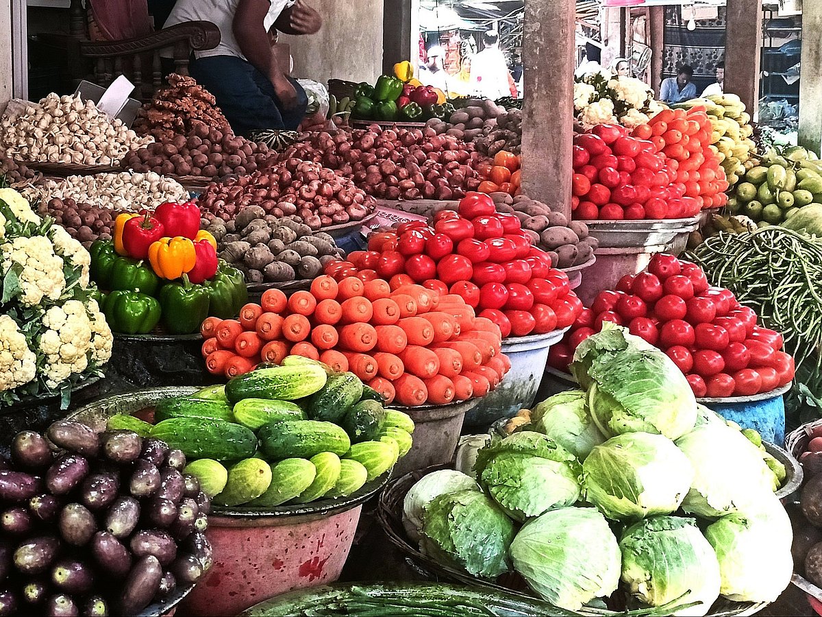 বাজারে বাড়তি পেঁয়াজ ও সয়াবিন তেলের দাম