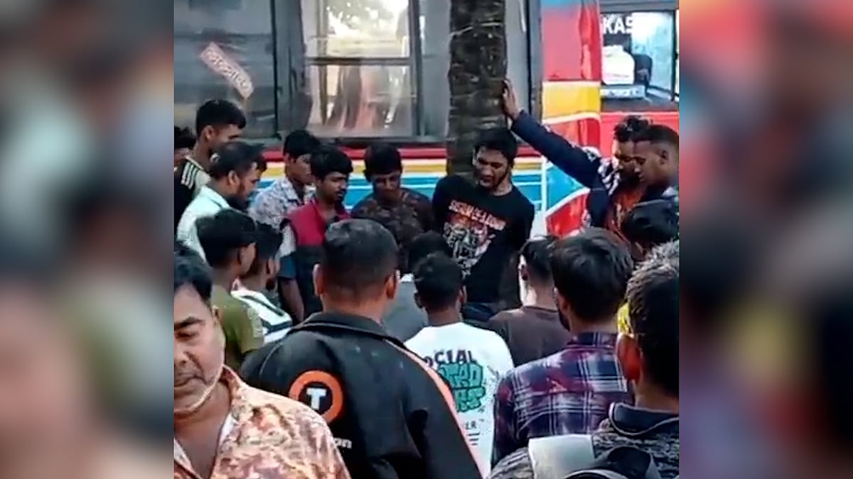 গাজীপুরে চুরির অভিযোগে যুবককে গাছের সঙ্গে বেঁধে নির্যাতন