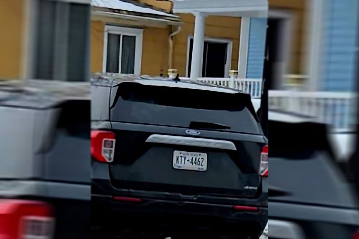 বাফেলোতে মসজিদের সামনে দীর্ঘ সময় আইস পুলিশের অবস্থান