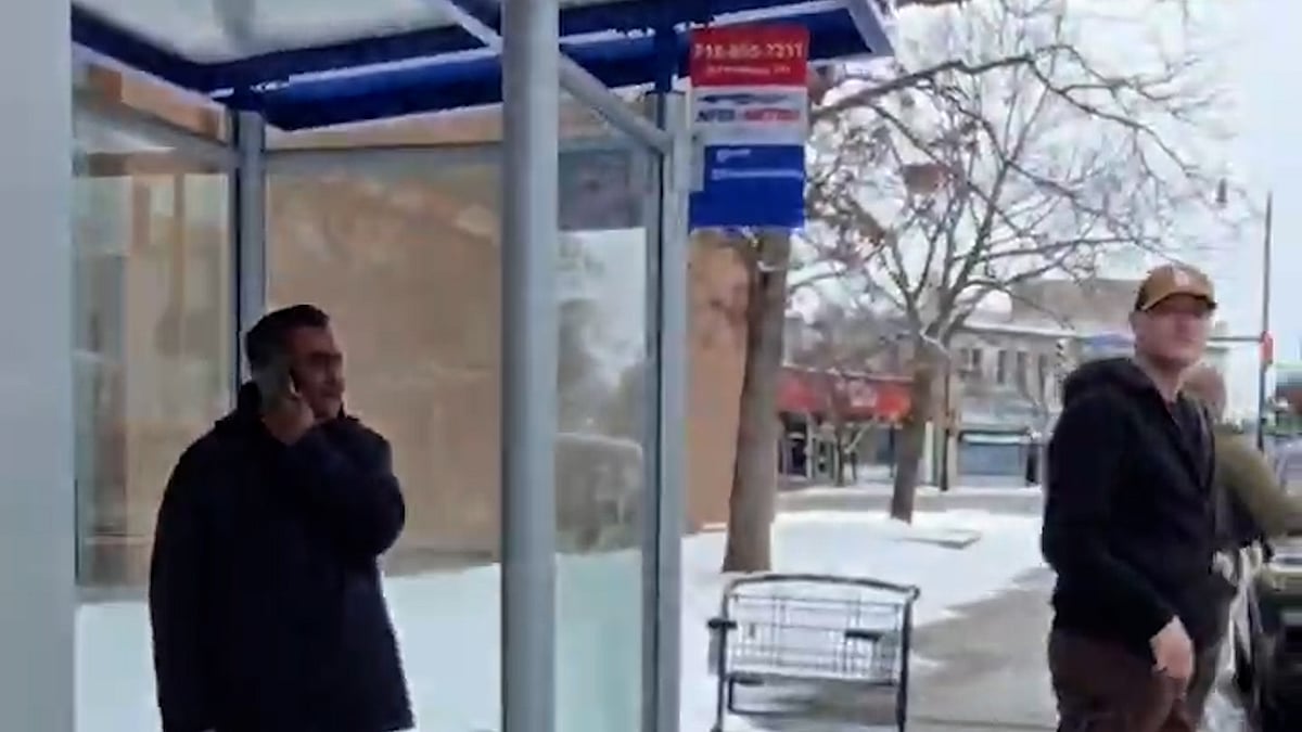 নিউইয়র্কে মসজিদের সামনে ইমিগ্রেশন পুলিশের জিজ্ঞাসাবাদ