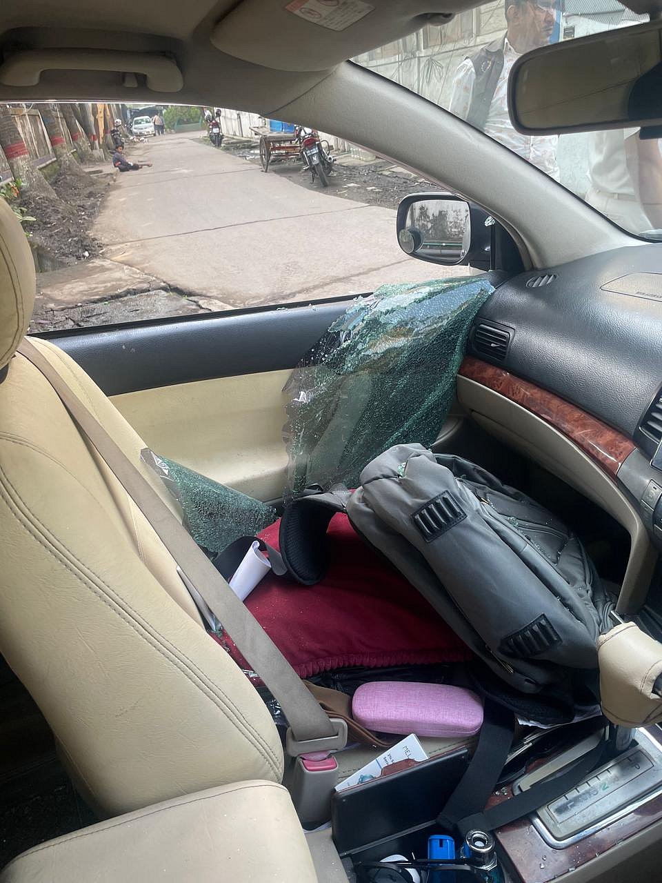 কাস্টমস কর্মকর্তাদের ভয় দেখাতে হামলা, নির্দেশদাতা এখনো পলাতক